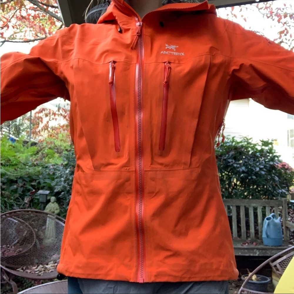Women’s Arc’teryx Alpha SV Rain and Ski Shell MED